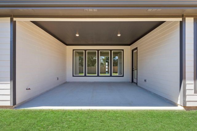 363 Covey Lane, Sealy, TX 77474