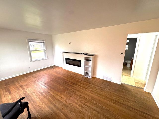 205 W Morgan AVENUE, Milwaukee, WI 53207