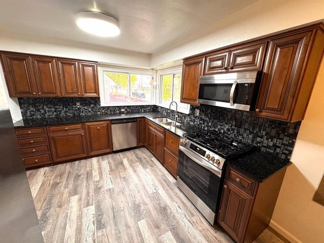 205 W Morgan AVENUE, Milwaukee, WI 53207