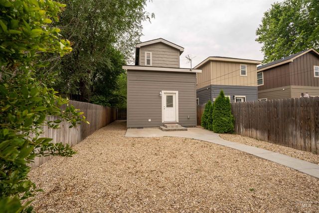 6414 W Russett, Boise, ID 83704