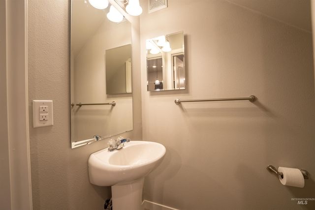 6414 W Russett, Boise, ID 83704