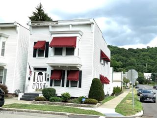 536 7th Avenue, Troy, NY 12182