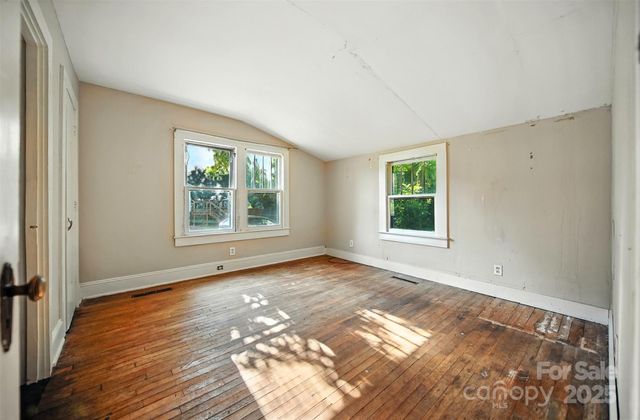 425 W 8th Street, Newton, NC 28658
