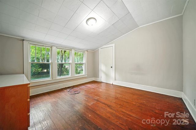 425 W 8th Street, Newton, NC 28658