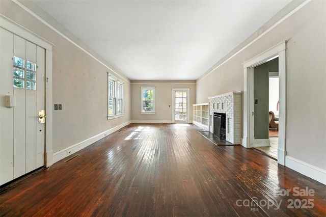 425 W 8th Street, Newton, NC 28658
