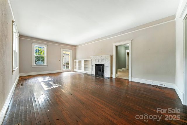 425 W 8th Street, Newton, NC 28658