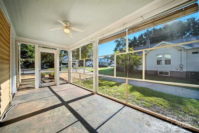 425 W 8th Street, Newton, NC 28658