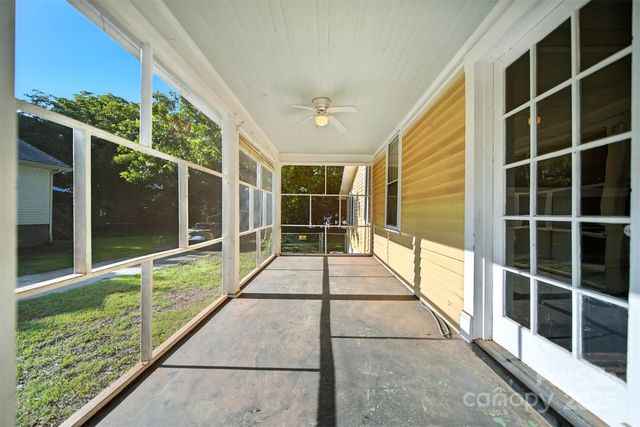 425 W 8th Street, Newton, NC 28658