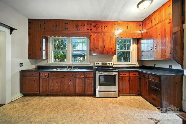 425 W 8th Street, Newton, NC 28658