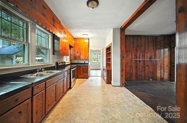 425 W 8th Street, Newton, NC 28658