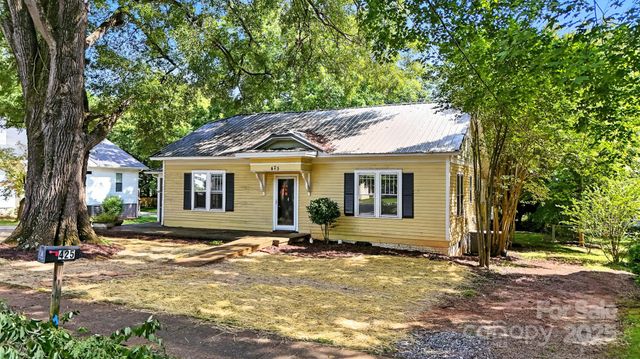 425 W 8th Street, Newton, NC 28658