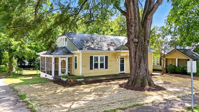 425 W 8th Street, Newton, NC 28658