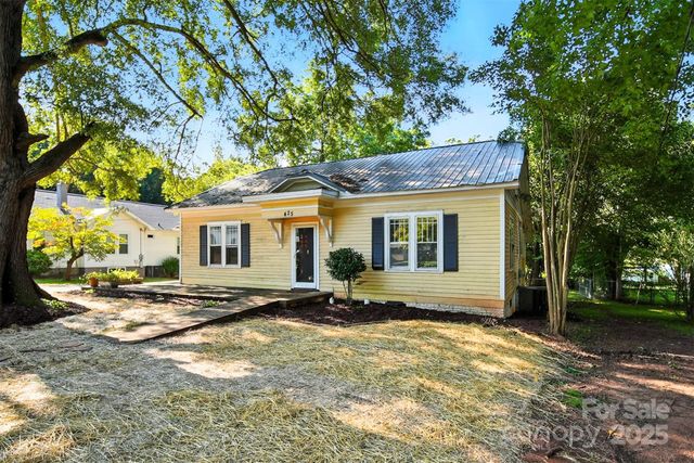 425 W 8th Street, Newton, NC 28658