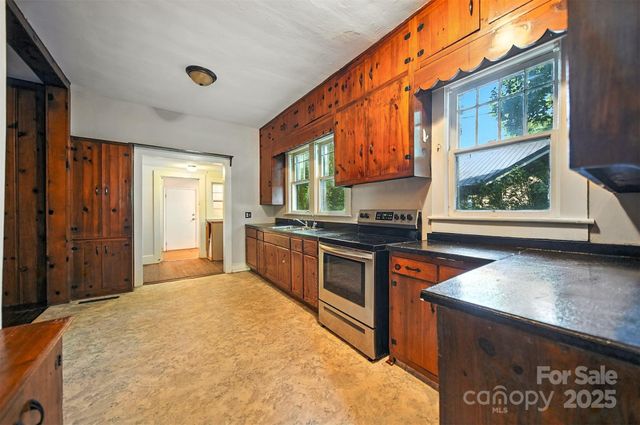 425 W 8th Street, Newton, NC 28658