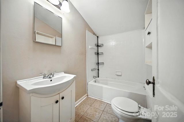 425 W 8th Street, Newton, NC 28658