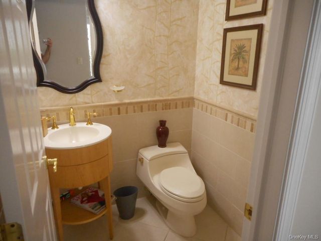 173 Hamlet Drive, Mount Sinai, NY 11766