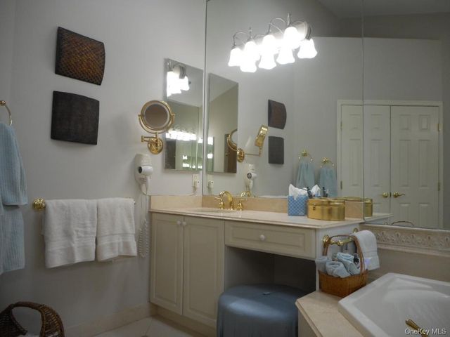 173 Hamlet Drive, Mount Sinai, NY 11766