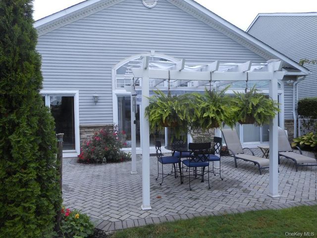 173 Hamlet Drive, Mount Sinai, NY 11766