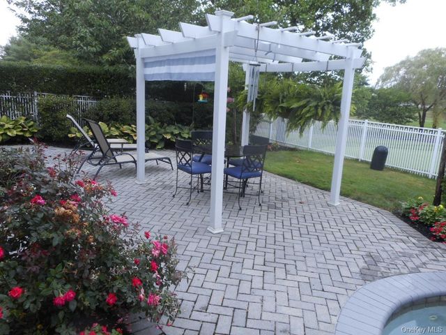 173 Hamlet Drive, Mount Sinai, NY 11766