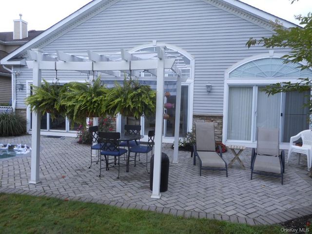 173 Hamlet Drive, Mount Sinai, NY 11766