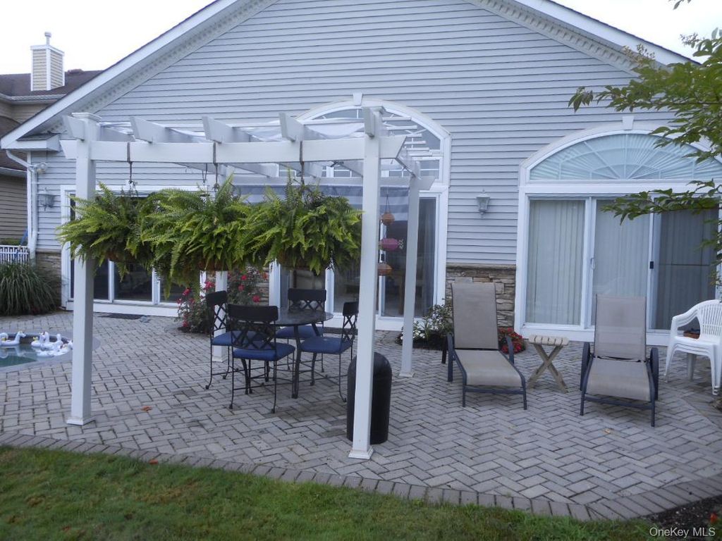 173 Hamlet Drive, Mount Sinai, NY 11766 — photo 4