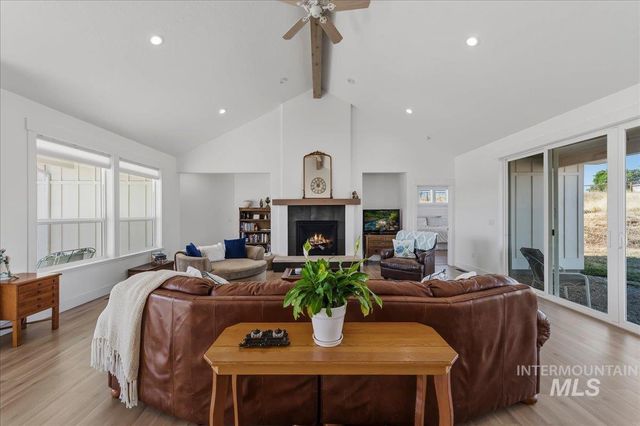 26283 Eric Ln, Middleton, ID 83644