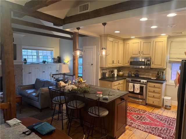 31 Bradford Street 1, Bristol, RI 02809