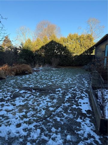 31 Bradford Street 1, Bristol, RI 02809