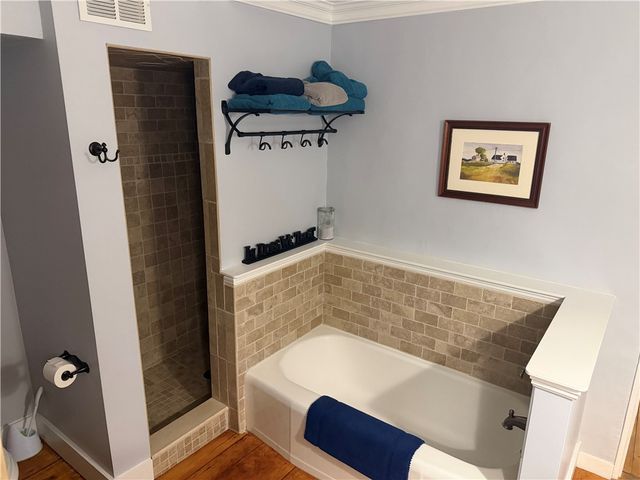 31 Bradford Street 1, Bristol, RI 02809