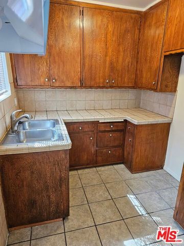 1855 S Victoria Avenue 1 & 2, Los Angeles, CA 90019