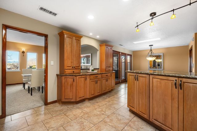 709 Stagecoach Road SE, Albuquerque, NM 87123