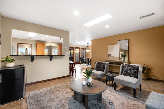 709 Stagecoach Road SE, Albuquerque, NM 87123