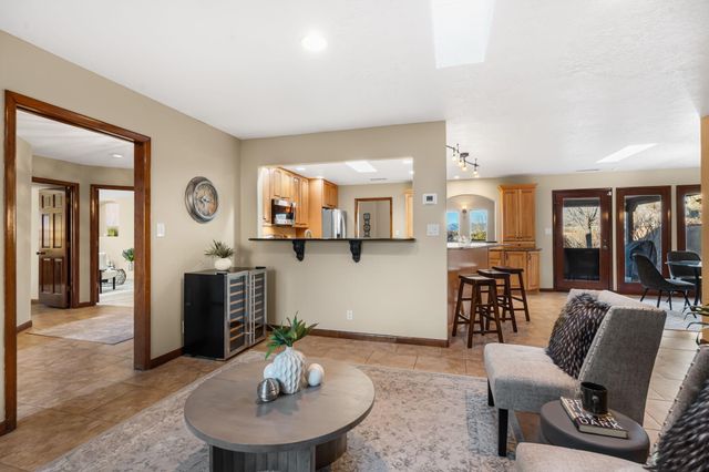 709 Stagecoach Road SE, Albuquerque, NM 87123