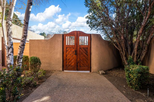709 Stagecoach Road SE, Albuquerque, NM 87123