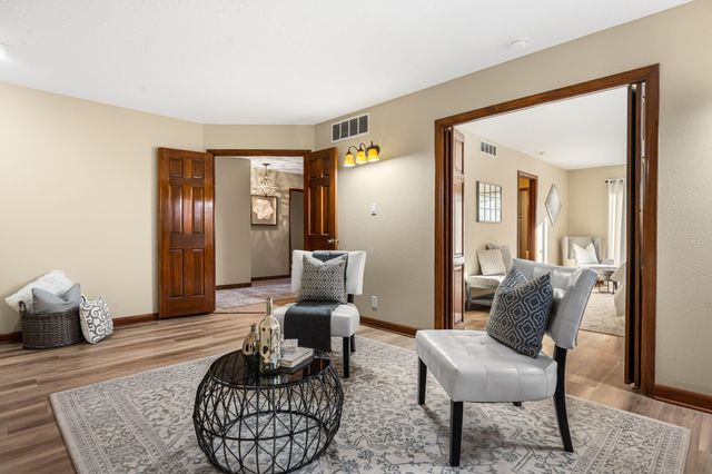 709 Stagecoach Road SE, Albuquerque, NM 87123