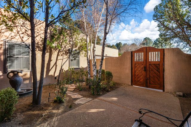 709 Stagecoach Road SE, Albuquerque, NM 87123