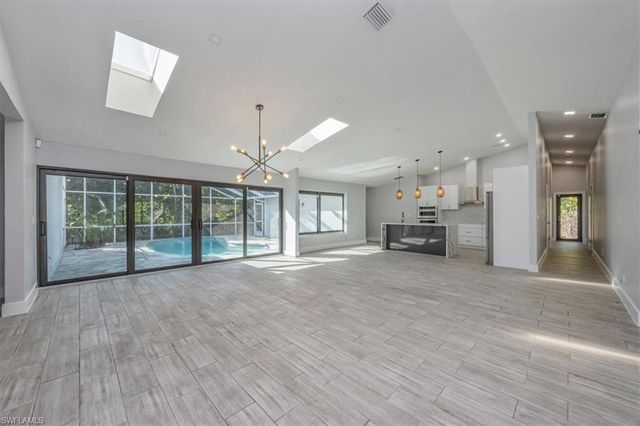 6161 Waxmyrtle WAY, Naples, FL 34109