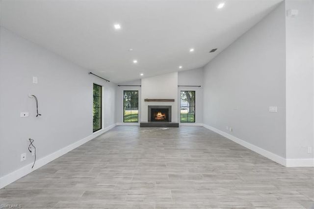 6161 Waxmyrtle WAY, Naples, FL 34109