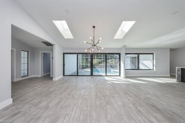 6161 Waxmyrtle WAY, Naples, FL 34109