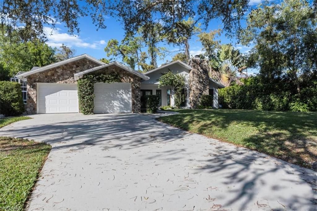 6161 Waxmyrtle WAY, Naples, FL 34109