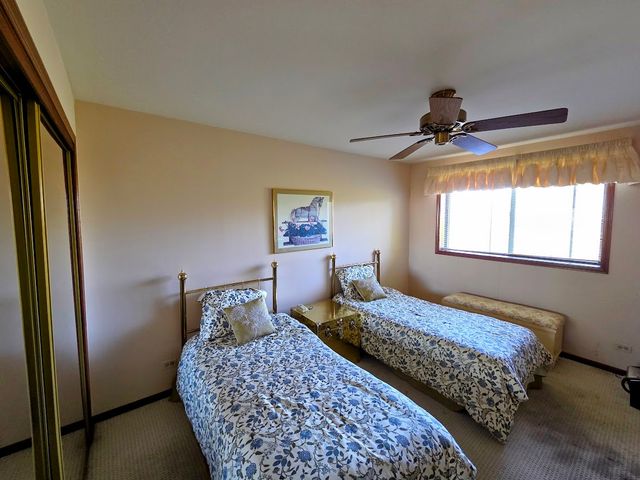 1S150 Spring Road 5B, Oakbrook Terrace, IL 60181