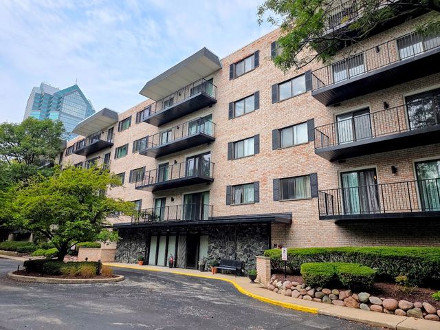 1S150 Spring Road 5B, Oakbrook Terrace, IL 60181