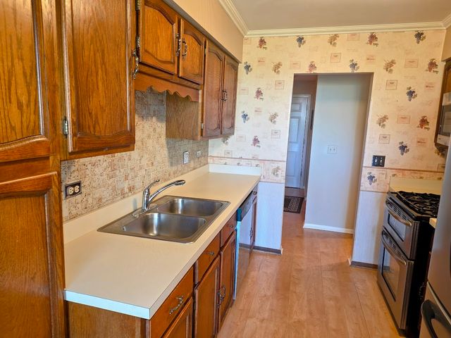 1S150 Spring Road 5B, Oakbrook Terrace, IL 60181