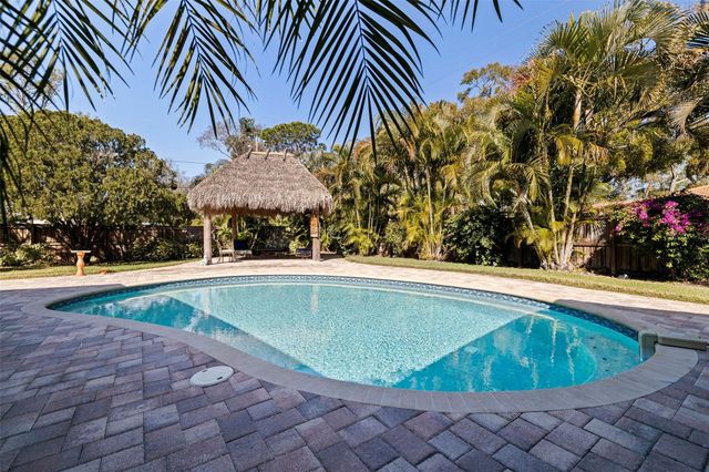 153 58TH AVENUE S, St Petersburg, FL 33705