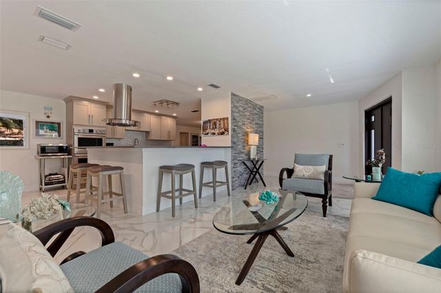 153 58TH AVENUE S, St Petersburg, FL 33705