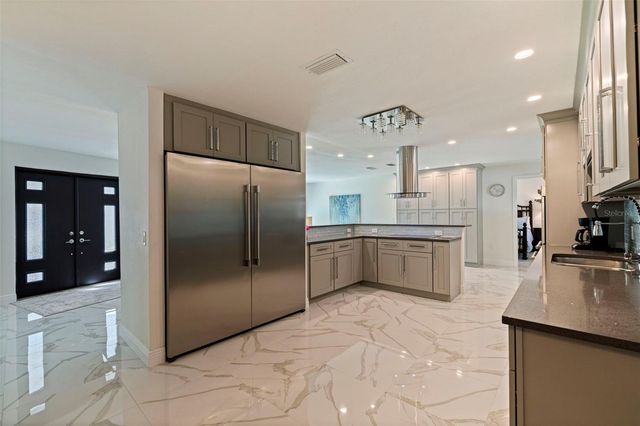 153 58TH AVENUE S, St Petersburg, FL 33705