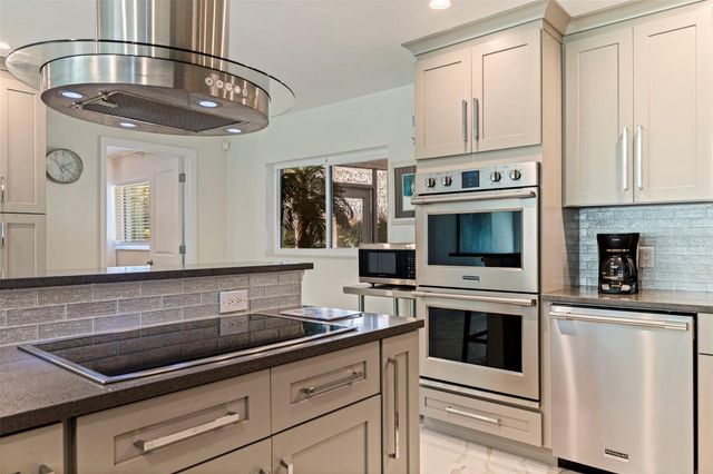 153 58TH AVENUE S, St Petersburg, FL 33705