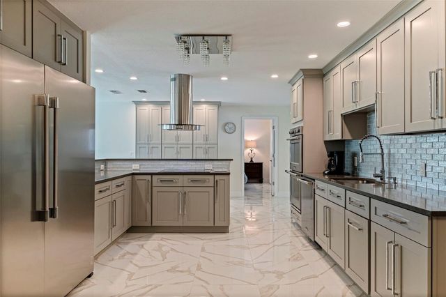 153 58TH AVENUE S, St Petersburg, FL 33705