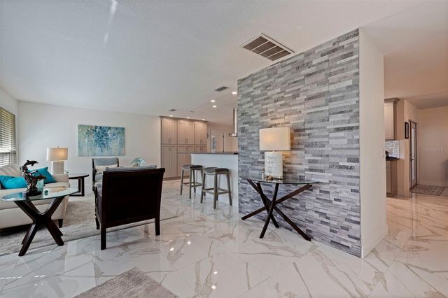 153 58TH AVENUE S, St Petersburg, FL 33705