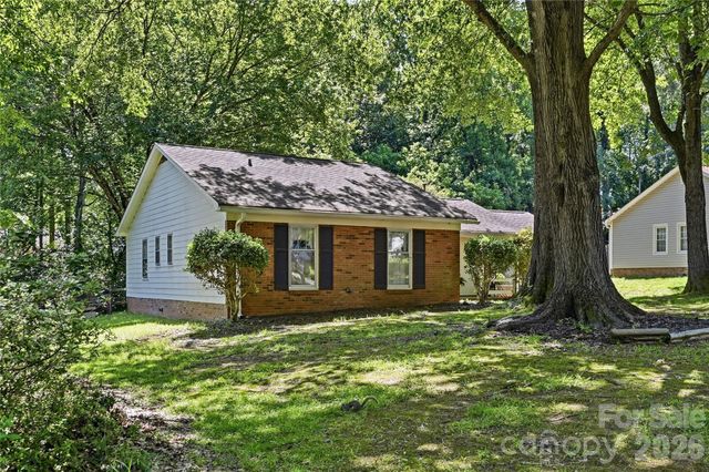 7626 Winterset Drive, Charlotte, NC 28270